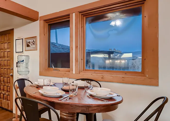 The Scholars House Holiday home Rimrock