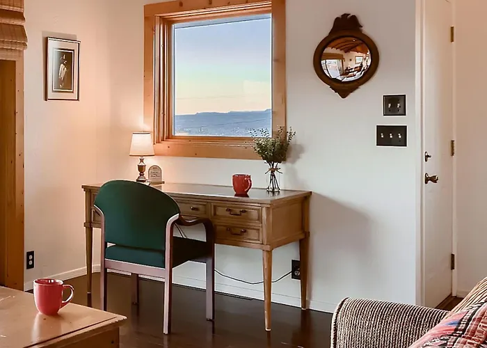 The Scholars House Holiday home Rimrock