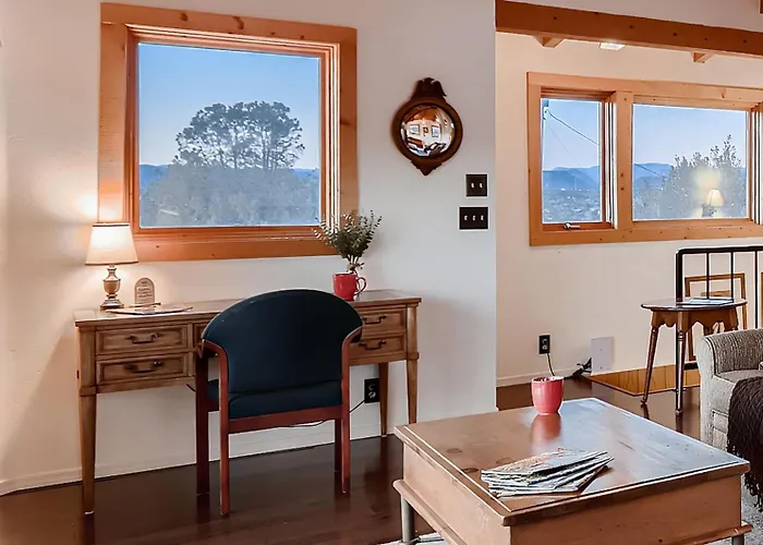 The Scholars House Holiday home Rimrock